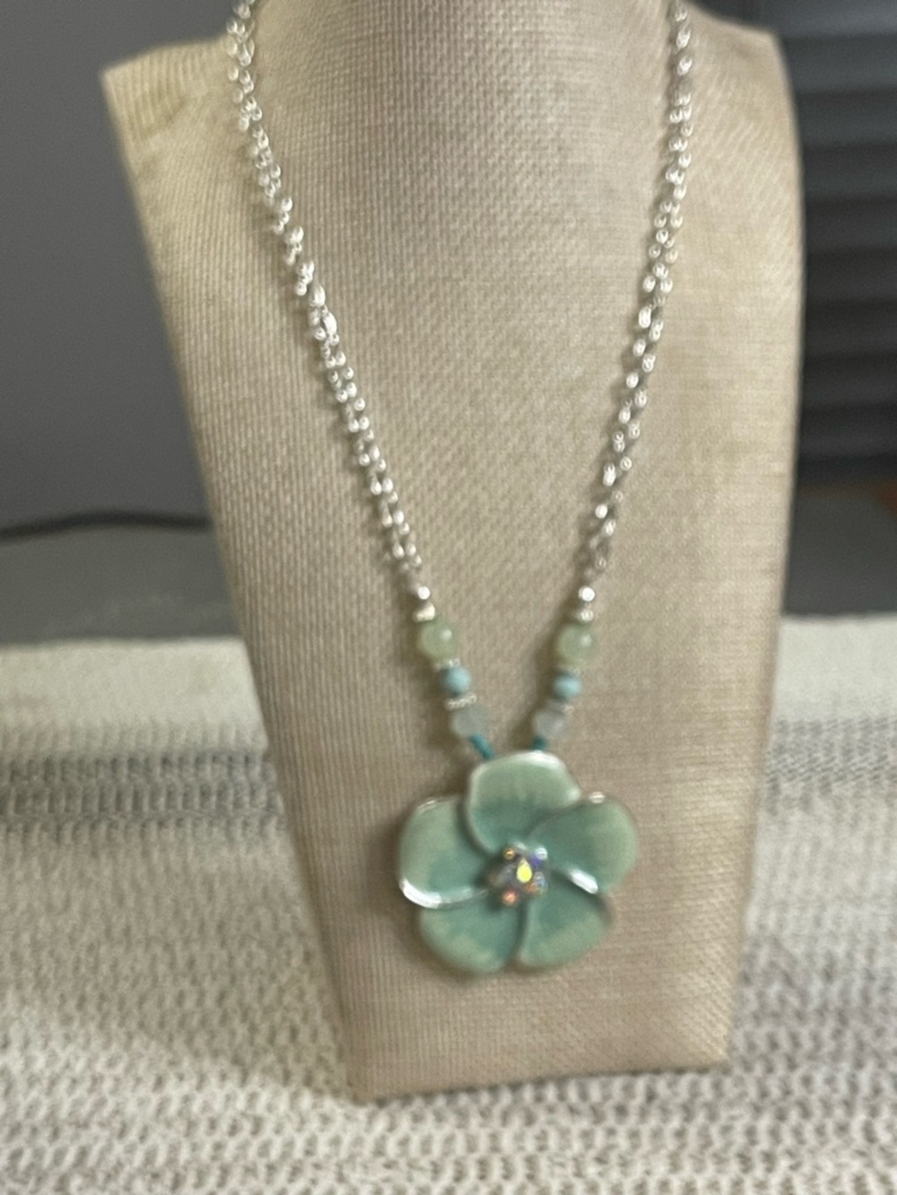 New no tag enamel flower Necklace, 18”, silver tone chain
